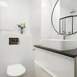 Jasny & Elegancki Typu Z Tarasem By Renters Apartment