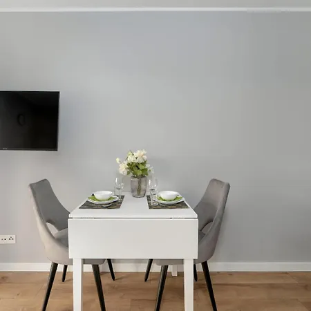 Apartment Jasny & Elegancki Typu Z Tarasem By Renters Poznan