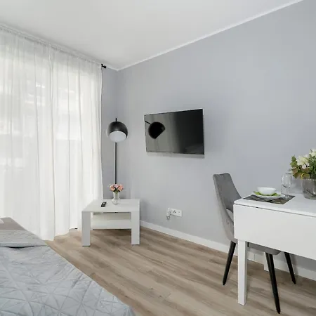 Jasny & Elegancki Typu Z Tarasem By Renters Апартаменти Познань
